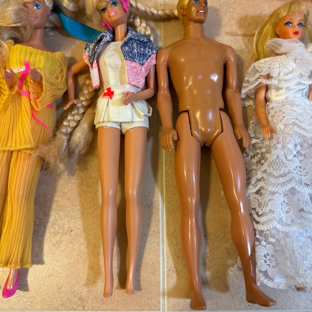 Vintage 60s 70s 80s & 90s Barbie Doll Lot And Some Clothes 21 Dolls - Picture 12 of 16